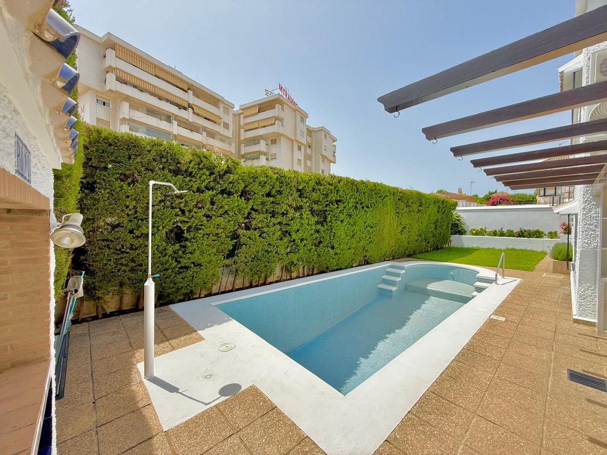 68d908d67b36ec80d5adc99f808e7b1b - 32