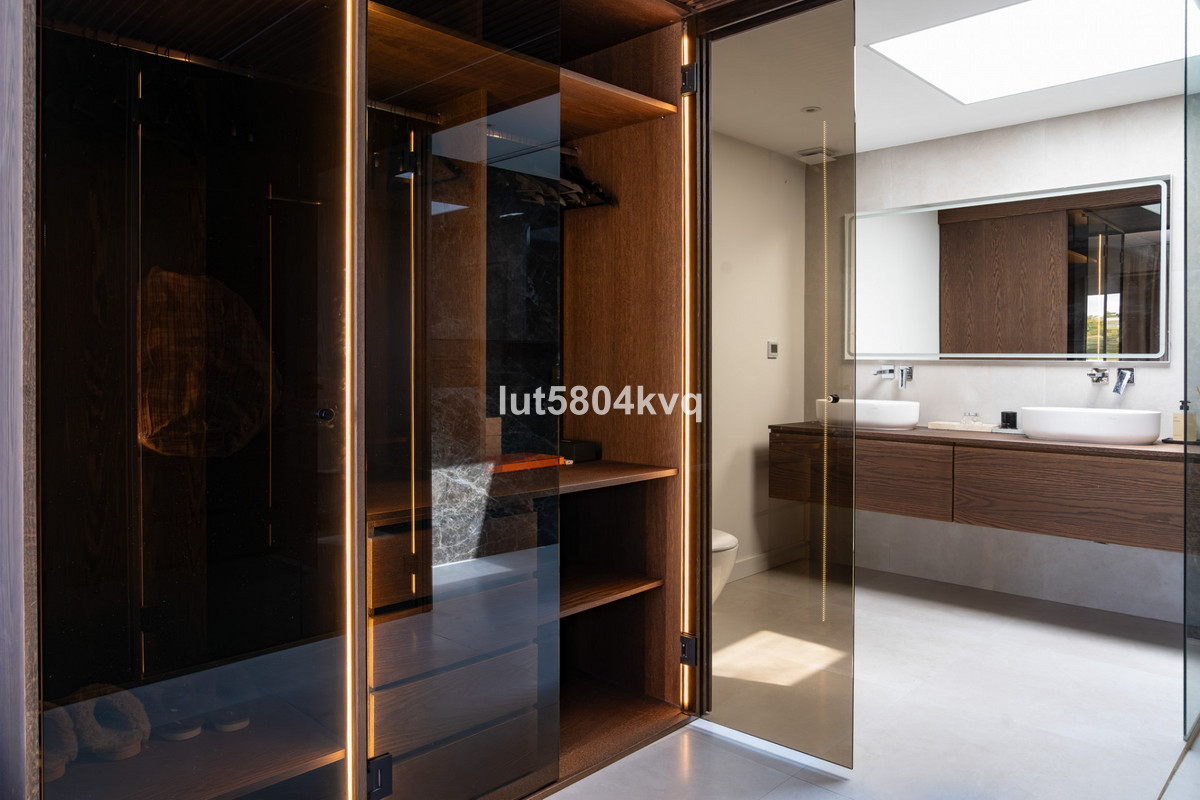 68f8ed25c8e1053a89c42fbc6a029af7 - 30