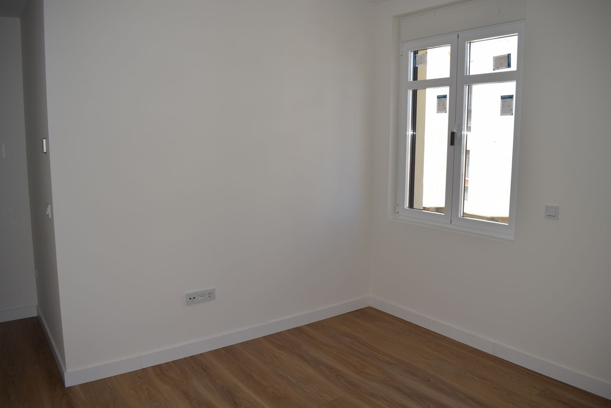 6d7a64b29756a5a7bd2de96880729816 - 12