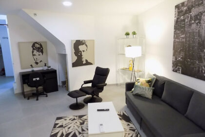 722d1f01c46e4f8381a65661943c3b8b - 11