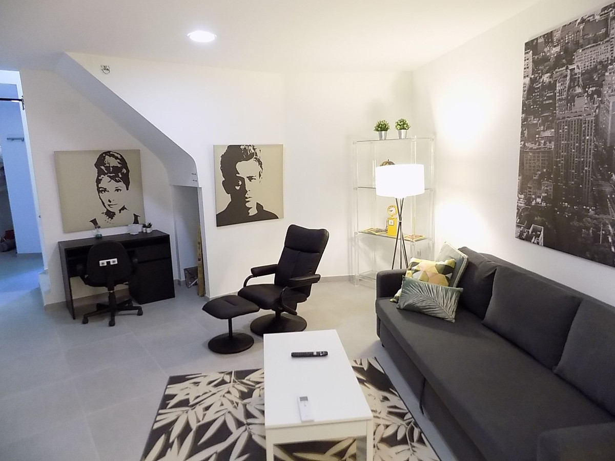 722d1f01c46e4f8381a65661943c3b8b - 11