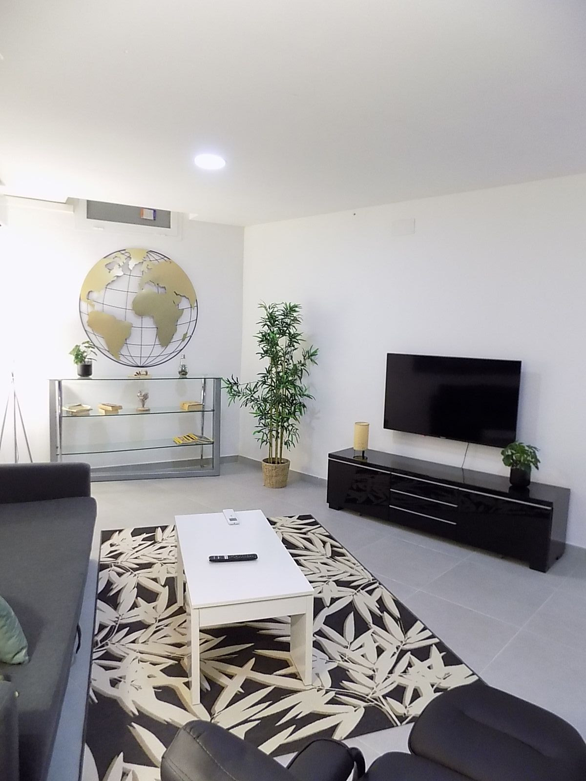 722d1f01c46e4f8381a65661943c3b8b - 12