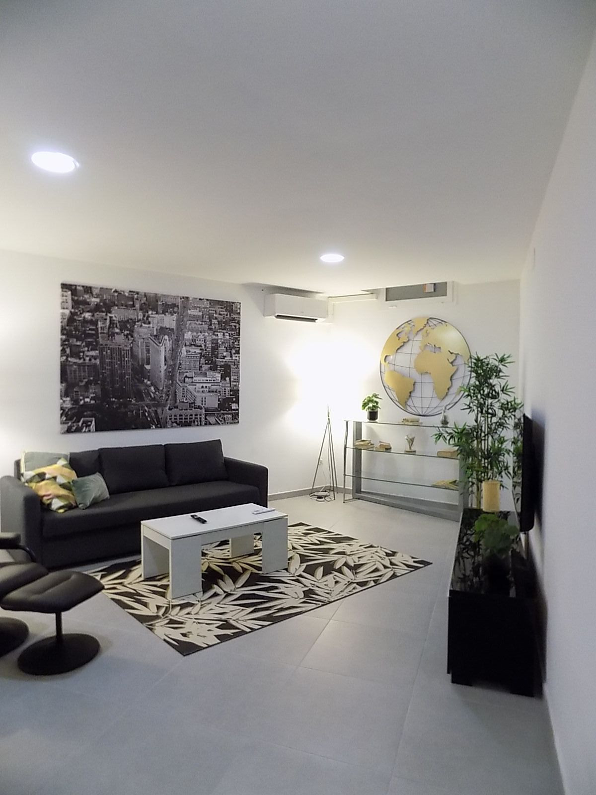 722d1f01c46e4f8381a65661943c3b8b - 13