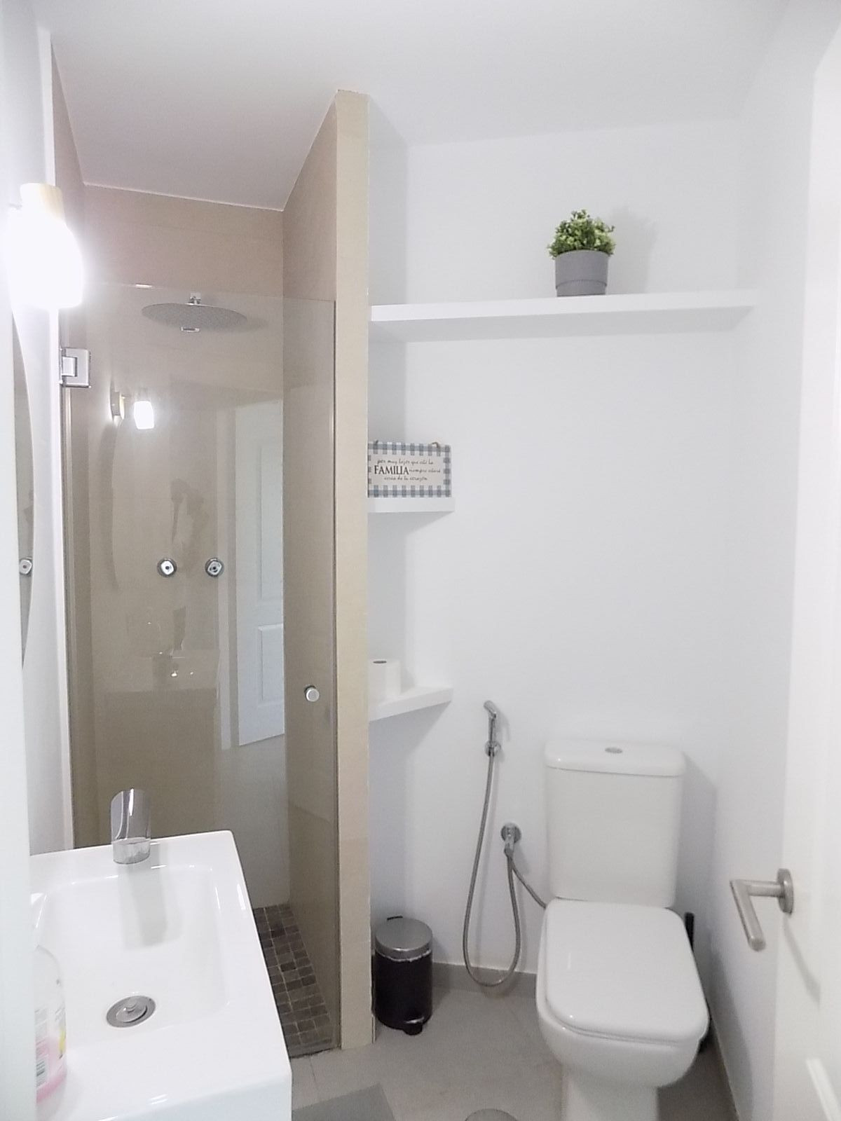 722d1f01c46e4f8381a65661943c3b8b - 14