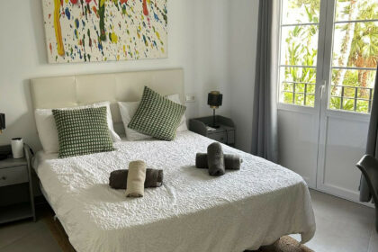 722d1f01c46e4f8381a65661943c3b8b - 18