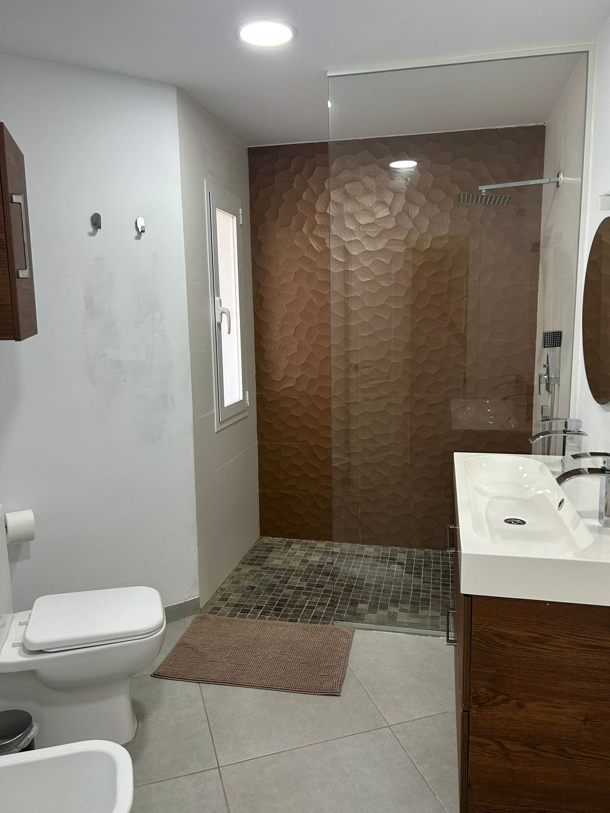 722d1f01c46e4f8381a65661943c3b8b - 19