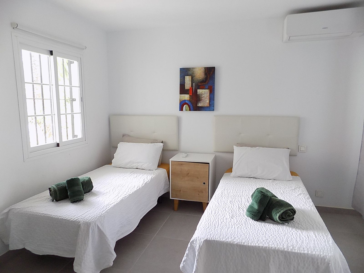 722d1f01c46e4f8381a65661943c3b8b - 21