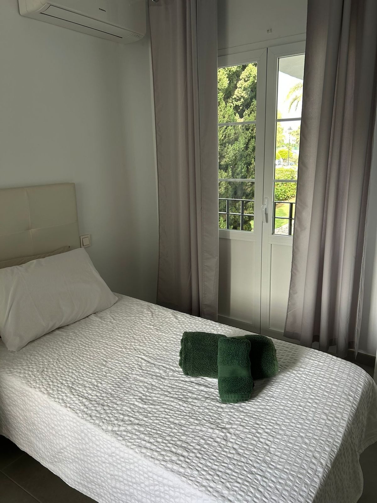 722d1f01c46e4f8381a65661943c3b8b - 24