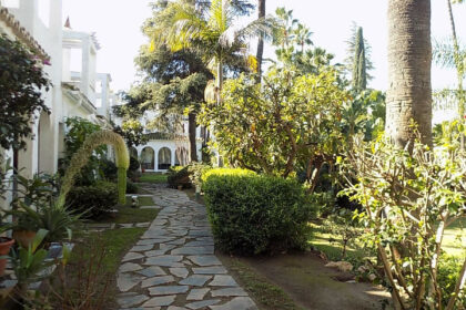 722d1f01c46e4f8381a65661943c3b8b - 27