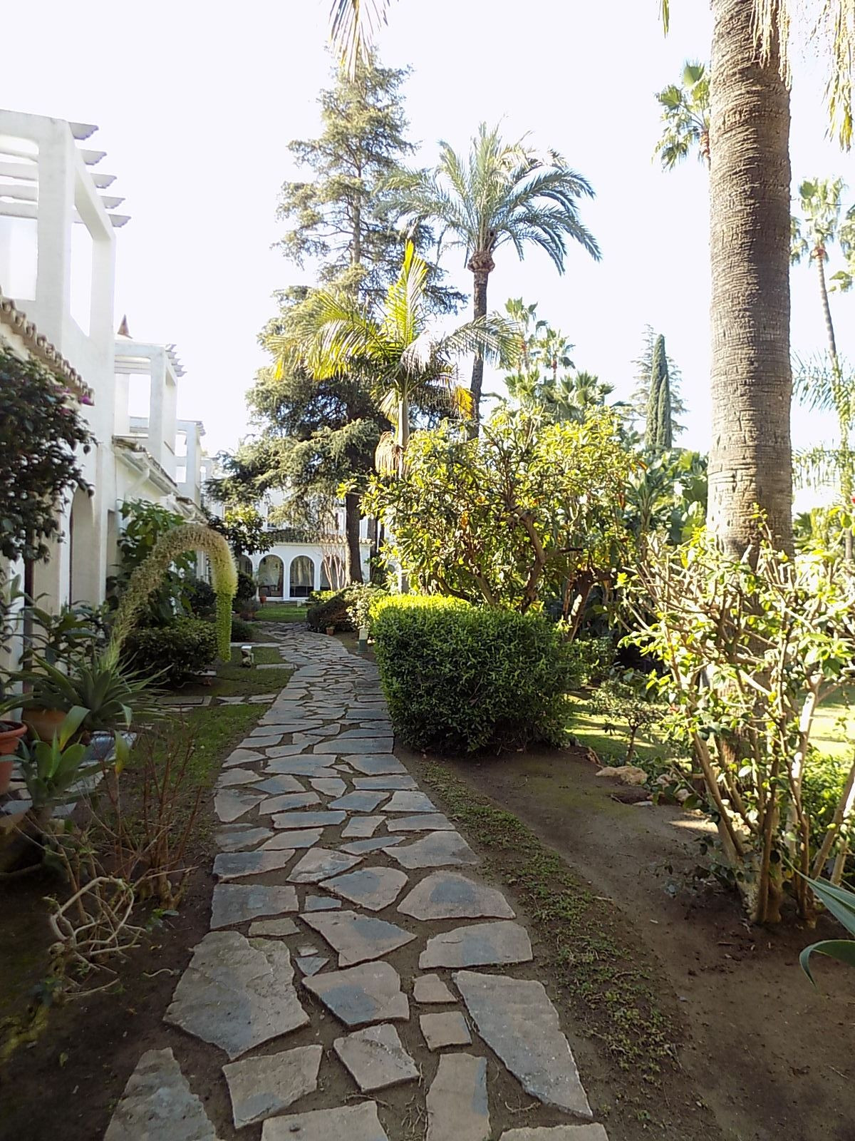 722d1f01c46e4f8381a65661943c3b8b - 27