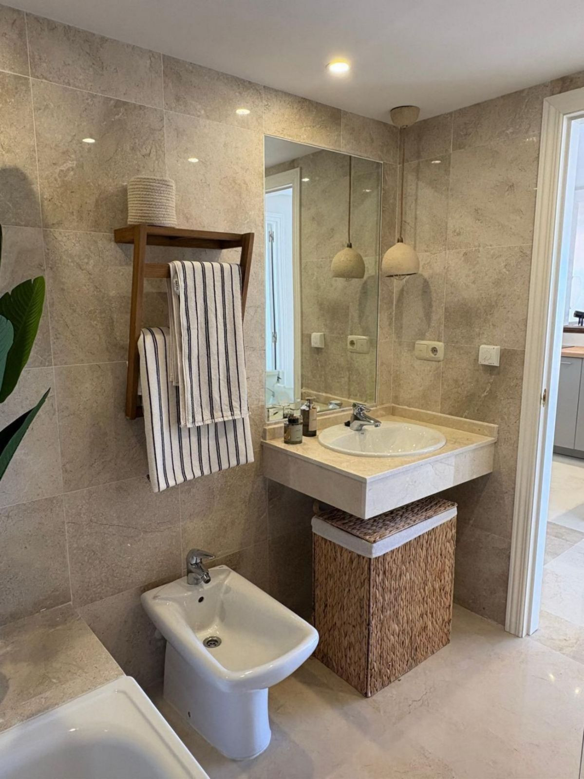 739f27074044ae8f270bc08c6298fe2d - 12