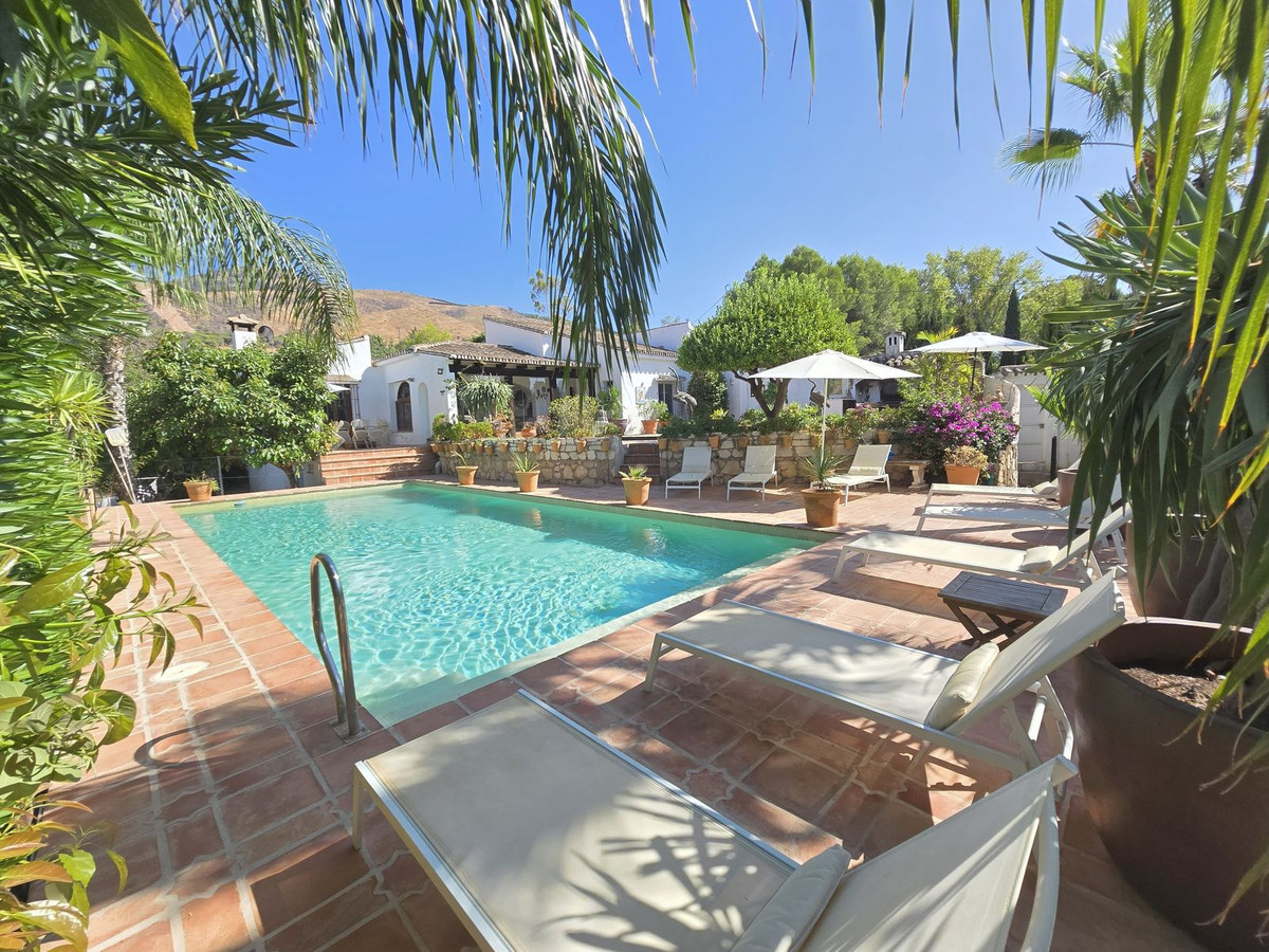 75d842b928bd303f05079d68c1c5989c - 1