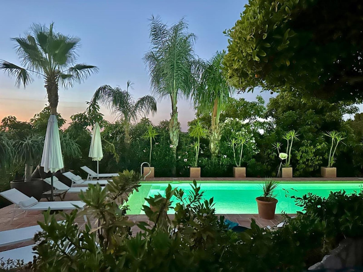 75d842b928bd303f05079d68c1c5989c - 13