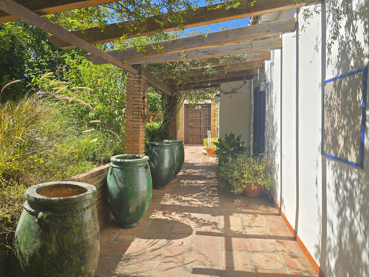 75d842b928bd303f05079d68c1c5989c - 23