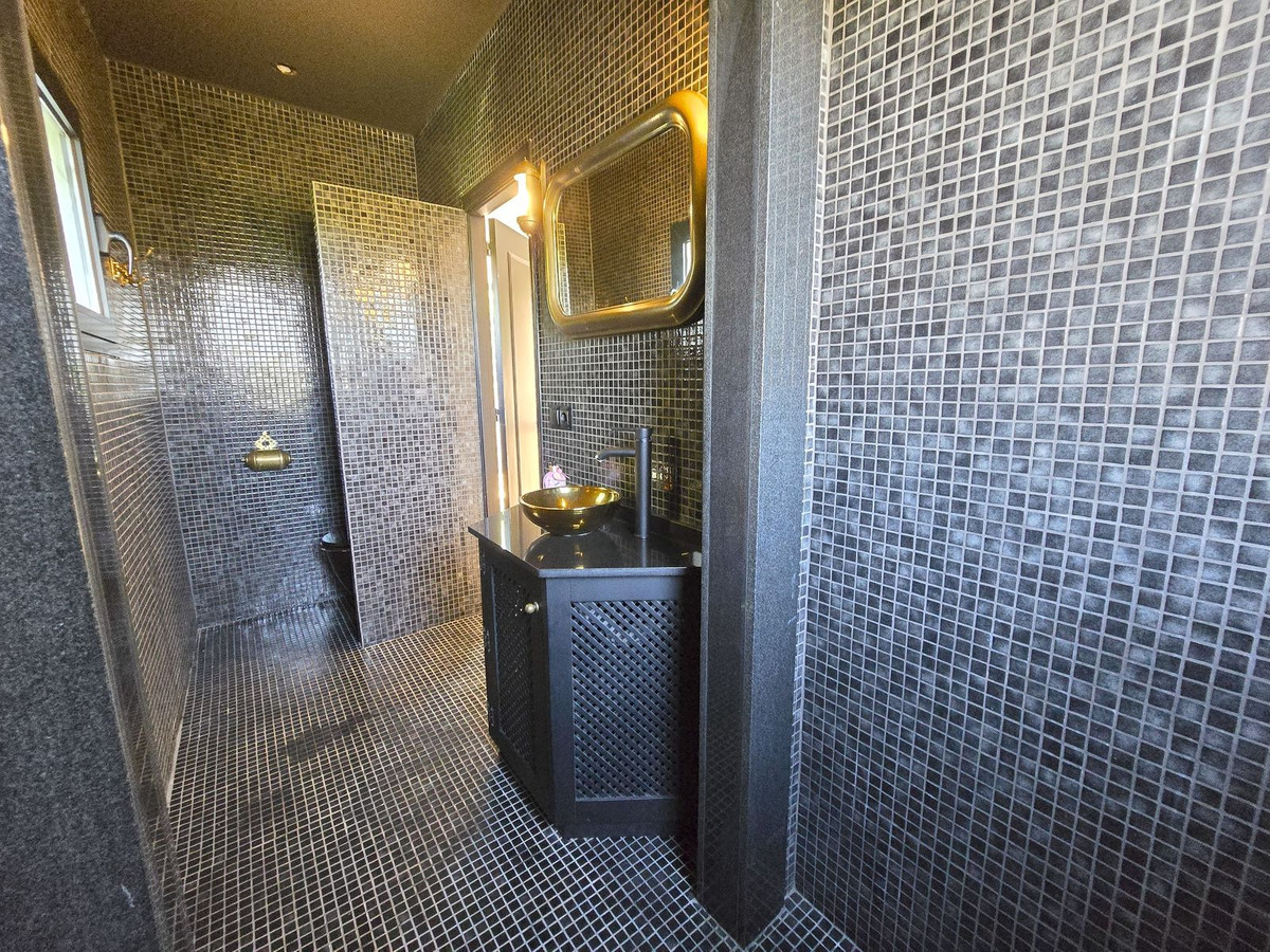 75d842b928bd303f05079d68c1c5989c - 52