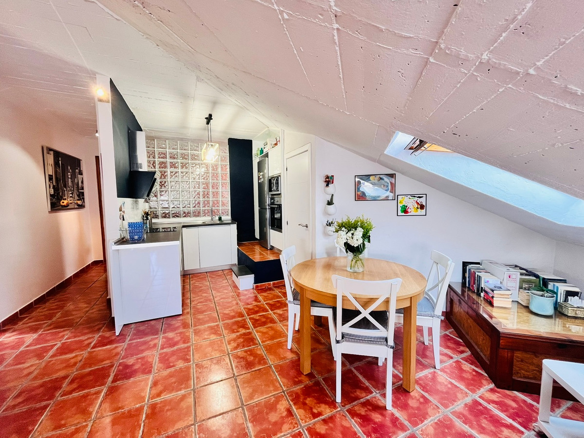 7b083aaf80e04e507a8eea9dc5172f6f - 16