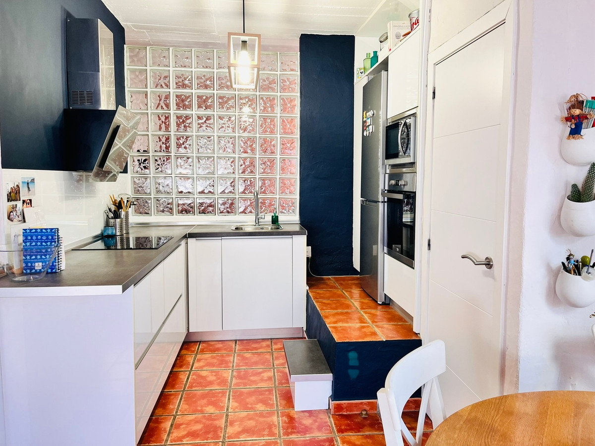 7b083aaf80e04e507a8eea9dc5172f6f - 17