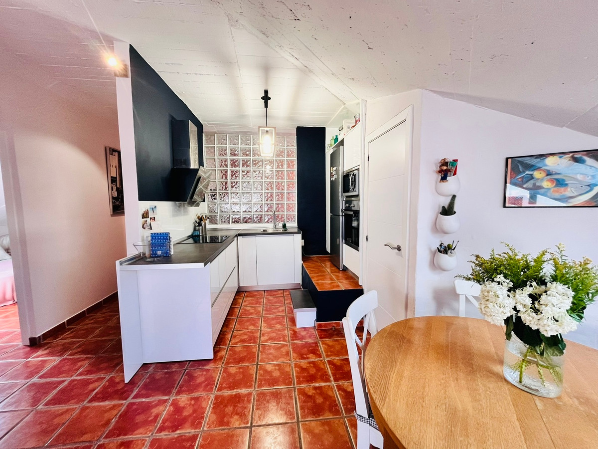 7b083aaf80e04e507a8eea9dc5172f6f - 18