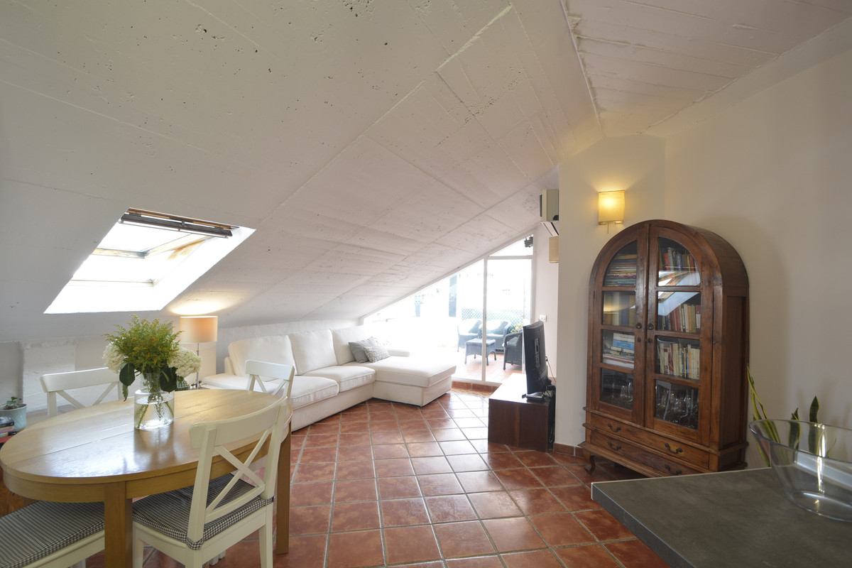 7b083aaf80e04e507a8eea9dc5172f6f - 2