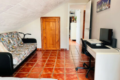 7b083aaf80e04e507a8eea9dc5172f6f - 32