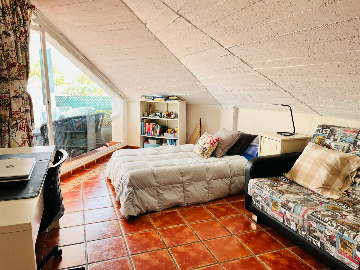 7b083aaf80e04e507a8eea9dc5172f6f - 33