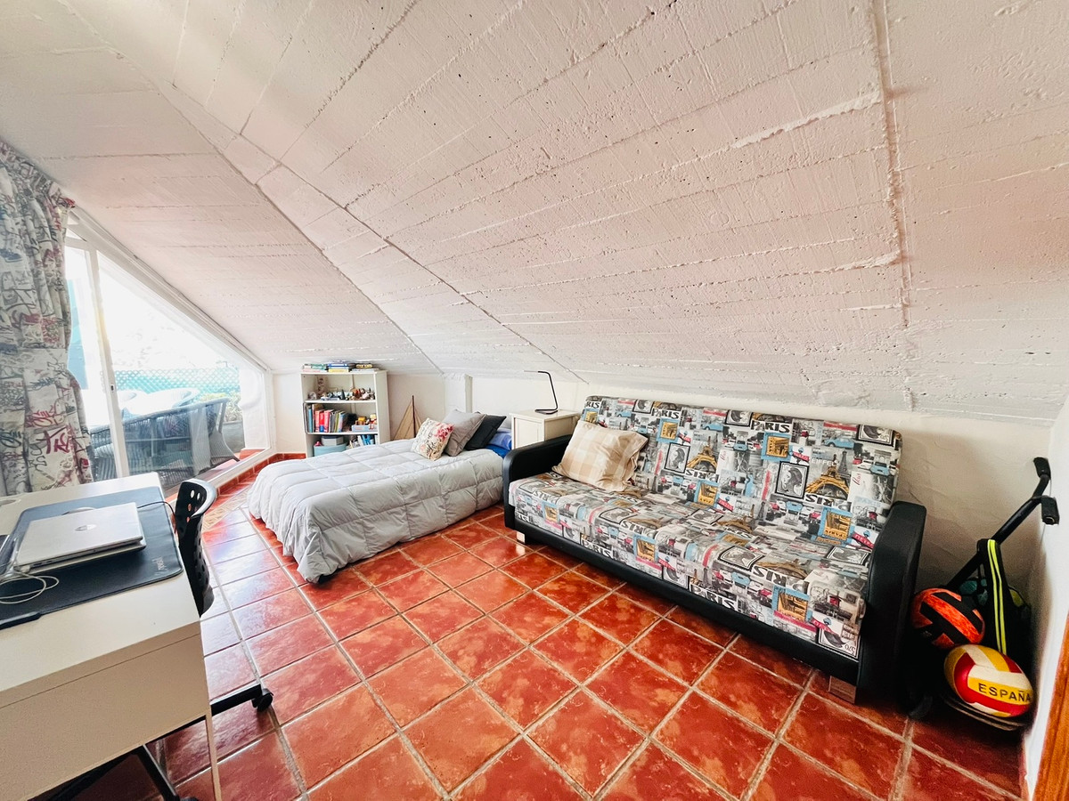 7b083aaf80e04e507a8eea9dc5172f6f - 34