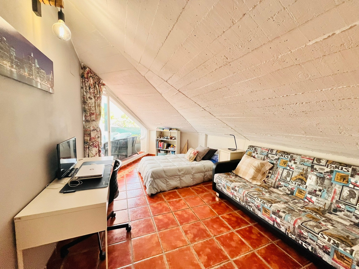 7b083aaf80e04e507a8eea9dc5172f6f - 36