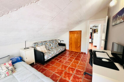 7b083aaf80e04e507a8eea9dc5172f6f - 37