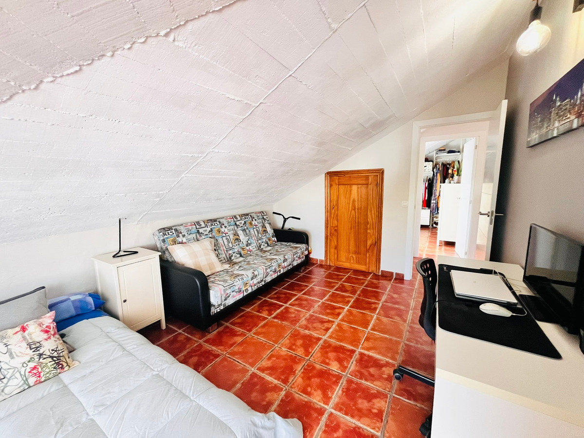 7b083aaf80e04e507a8eea9dc5172f6f - 37