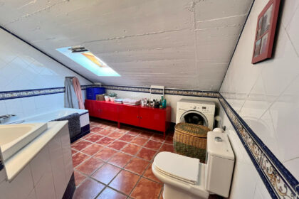 7b083aaf80e04e507a8eea9dc5172f6f - 39