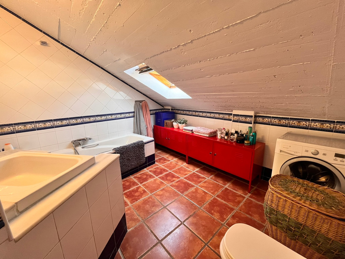 7b083aaf80e04e507a8eea9dc5172f6f - 41