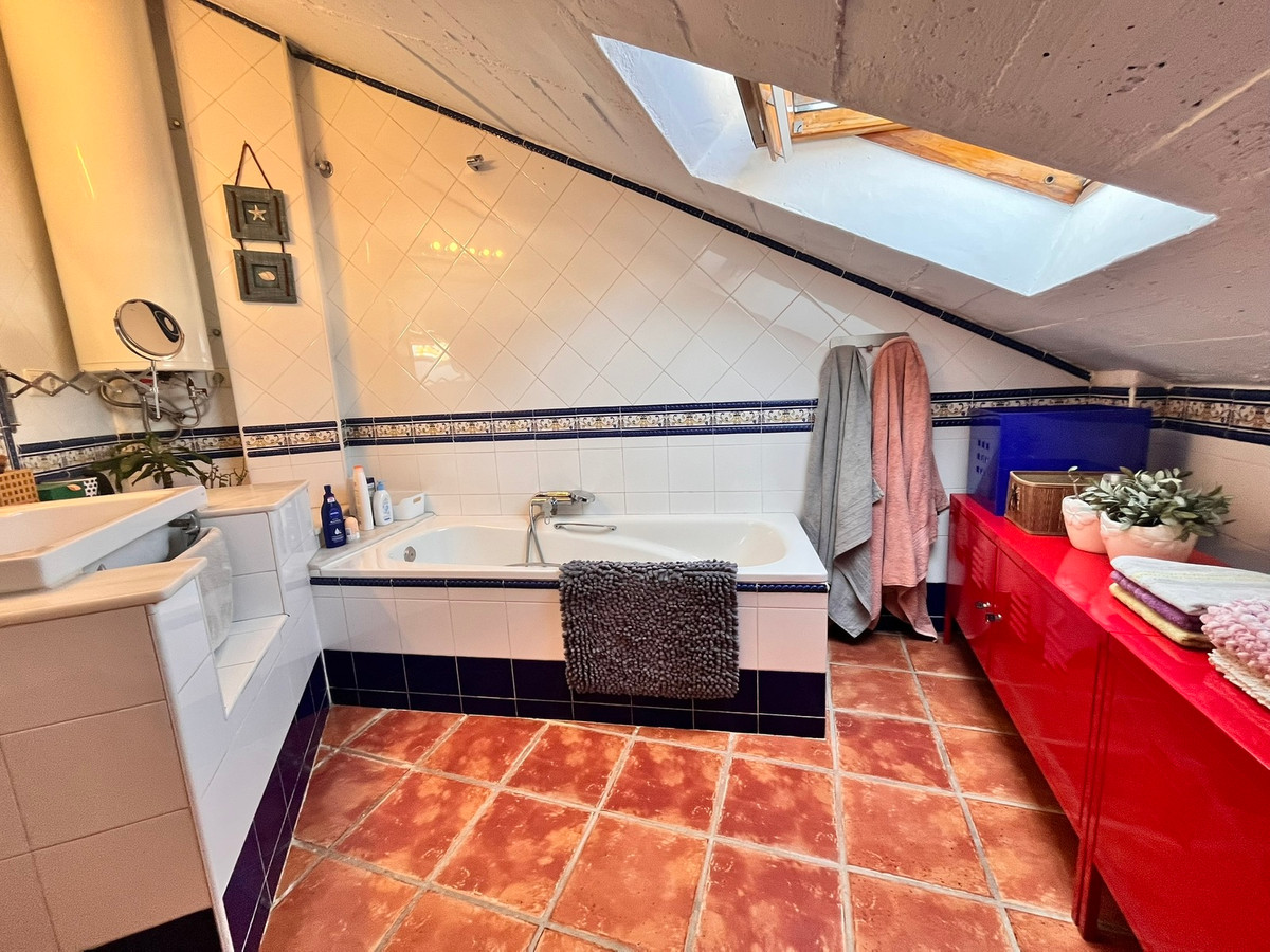 7b083aaf80e04e507a8eea9dc5172f6f - 42