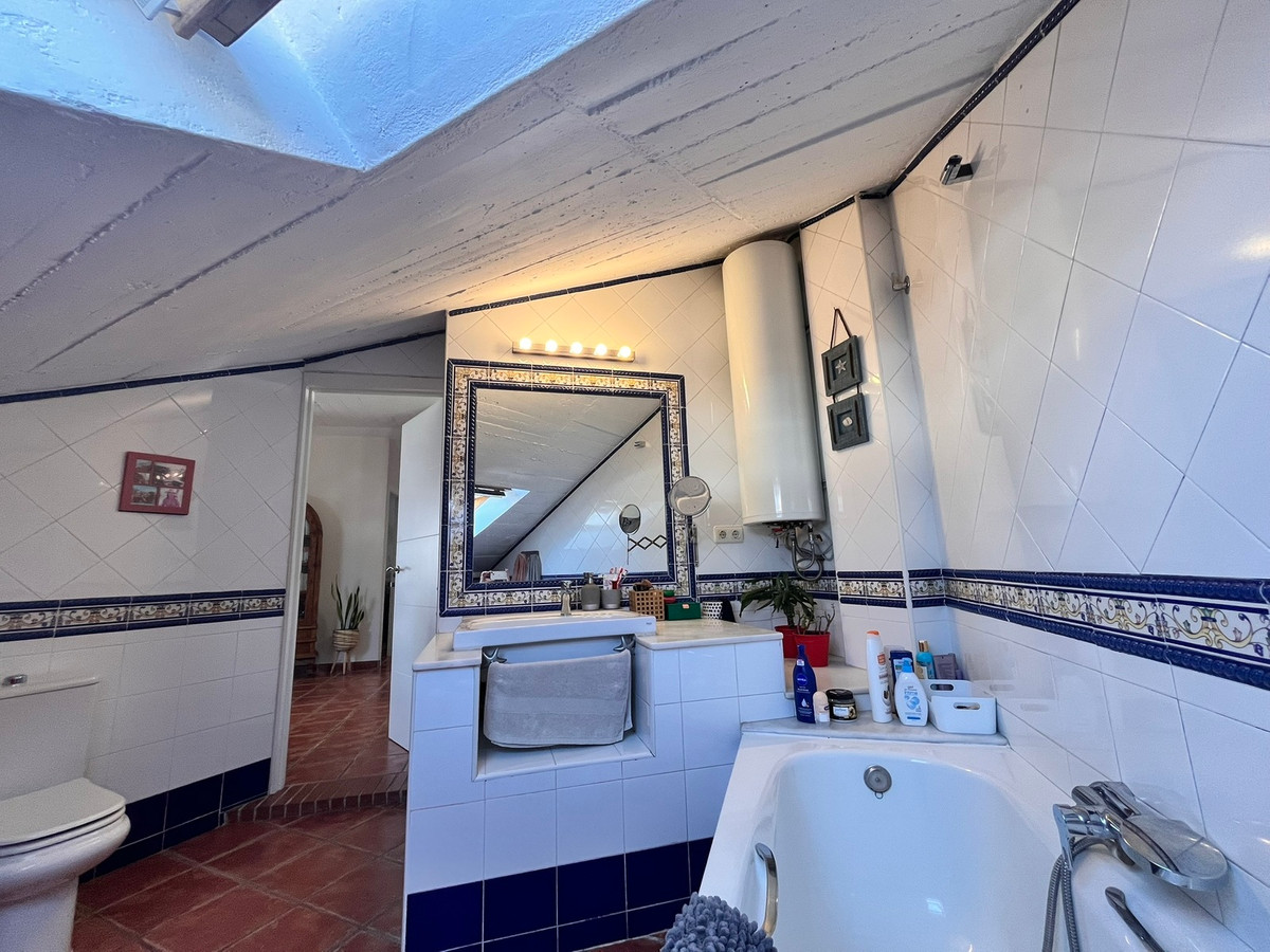 7b083aaf80e04e507a8eea9dc5172f6f - 44