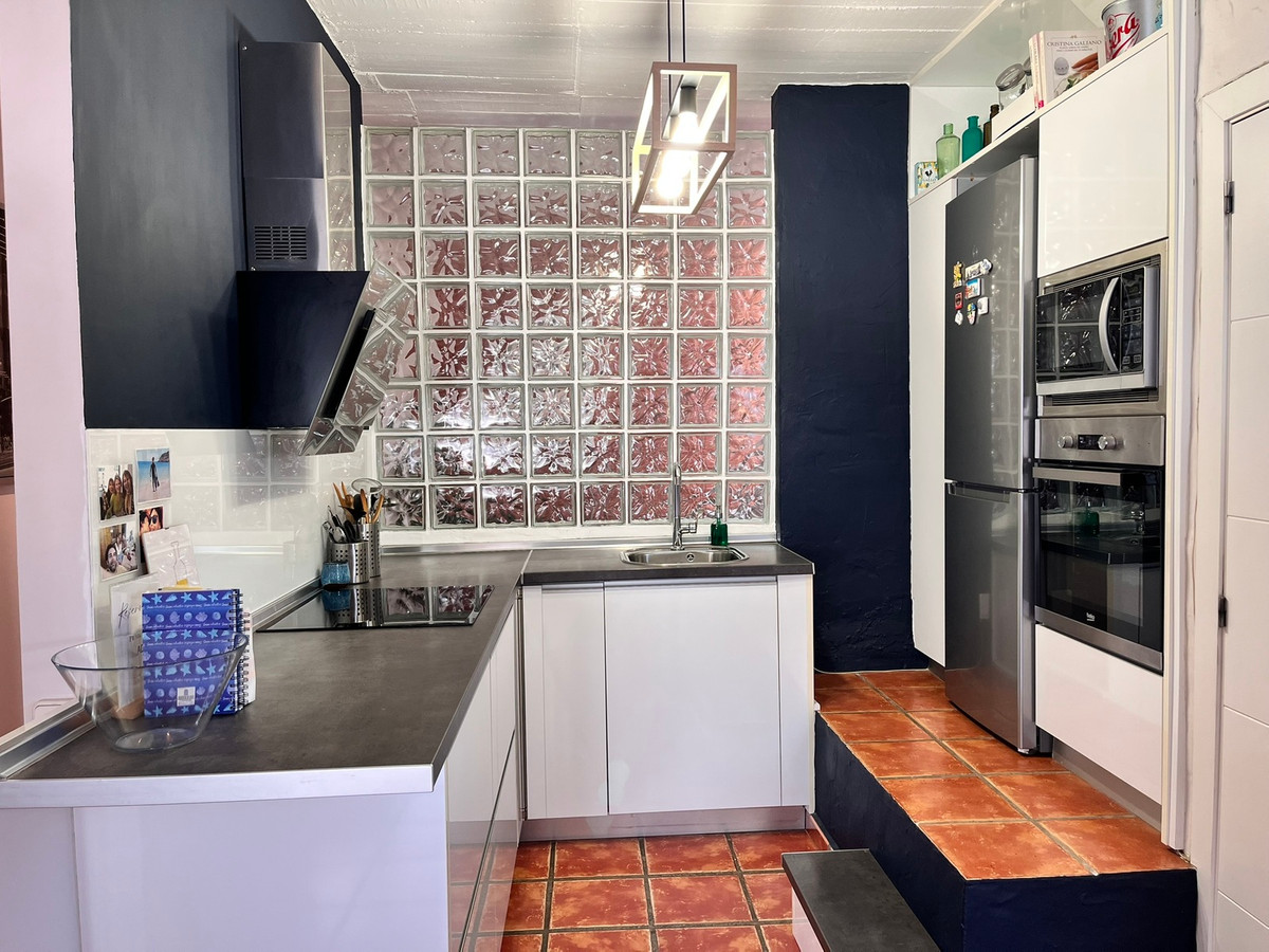 7b083aaf80e04e507a8eea9dc5172f6f - 7