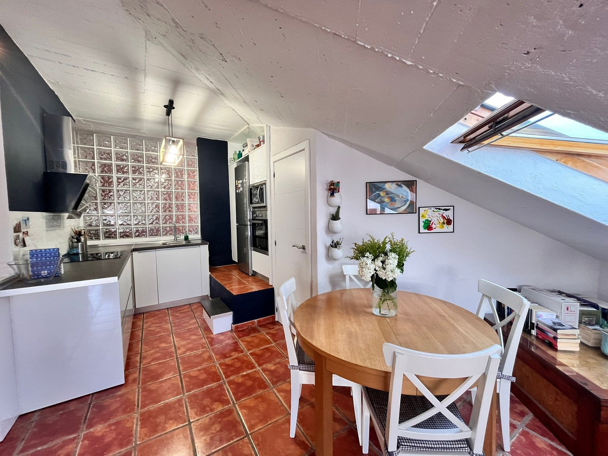 7b083aaf80e04e507a8eea9dc5172f6f - 8