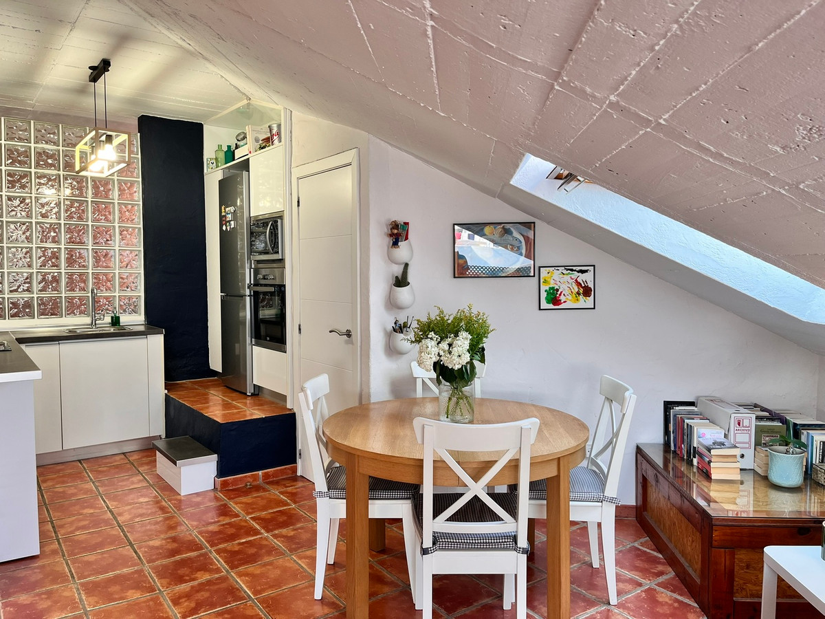 7b083aaf80e04e507a8eea9dc5172f6f - 9