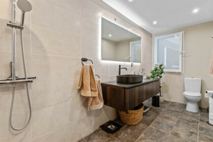 7d6b45f9917e522de07a39945a1073c5 - 12