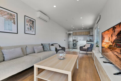 81dcd4038bc14bd41b6cffcb309af482 - 10