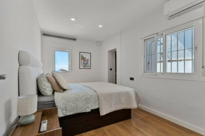 81dcd4038bc14bd41b6cffcb309af482 - 11