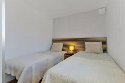 81dcd4038bc14bd41b6cffcb309af482 - 16