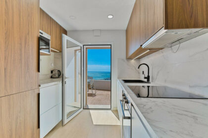 81dcd4038bc14bd41b6cffcb309af482 - 5