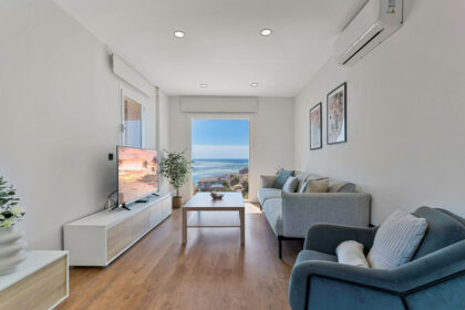 81dcd4038bc14bd41b6cffcb309af482 - 8