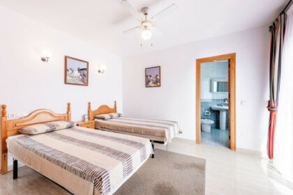 81f6795d179c3ddd408f0adc766cf900 - 11