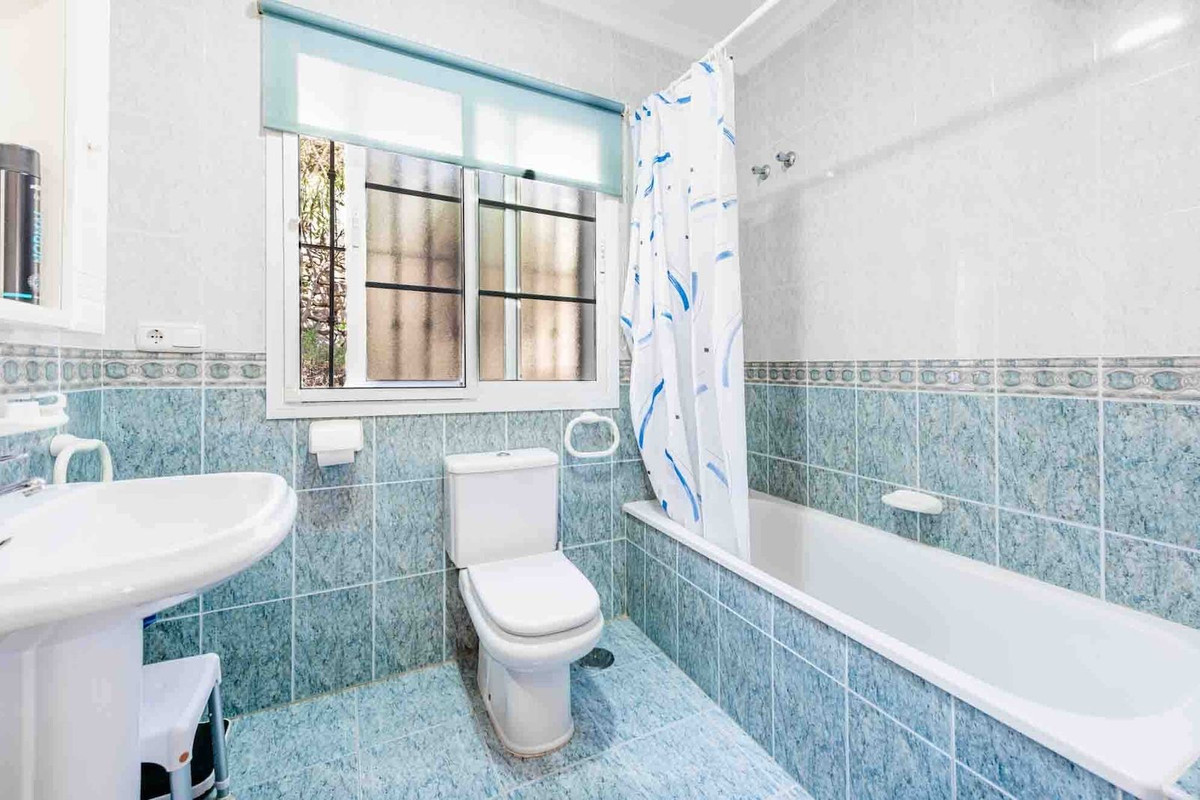 81f6795d179c3ddd408f0adc766cf900 - 12