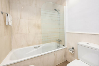 82b0e4021f276252219d741f545eeab4 - 17