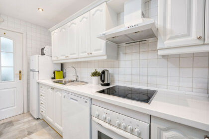 82b0e4021f276252219d741f545eeab4 - 9