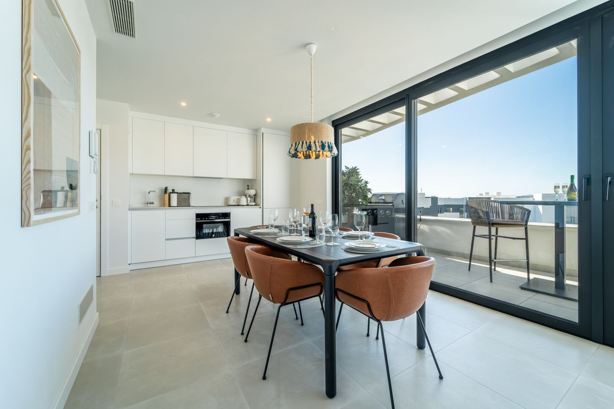 83f6a1764bca8d4bd450fdd17392e3f7 - 11