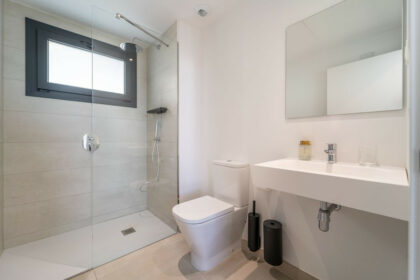 83f6a1764bca8d4bd450fdd17392e3f7 - 13