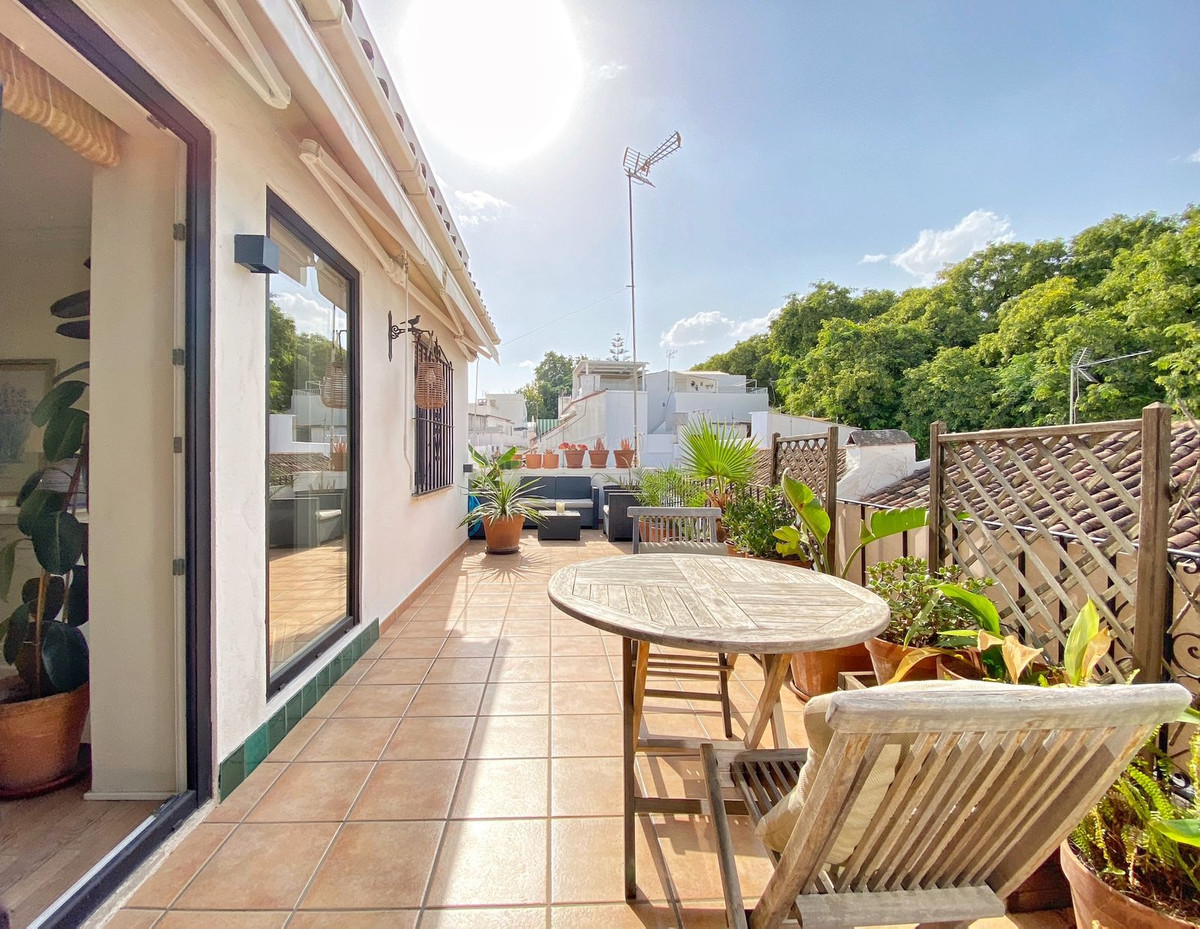 83fbd2bf017554a5a25198e2772101e3 - 1