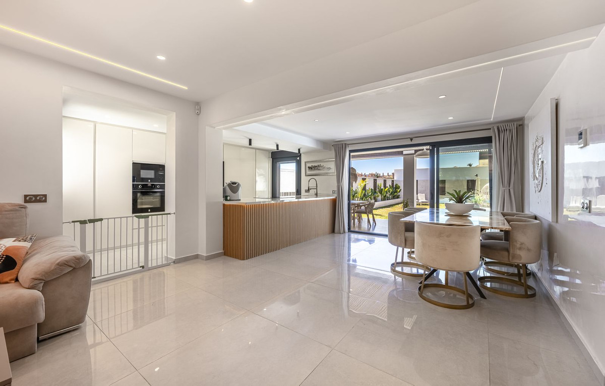 855f74b0771509aa758ac5969a09a29e - 12